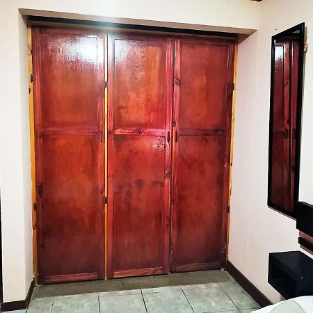 Airport Traveler'S Home Alajuela Dış mekan fotoğraf